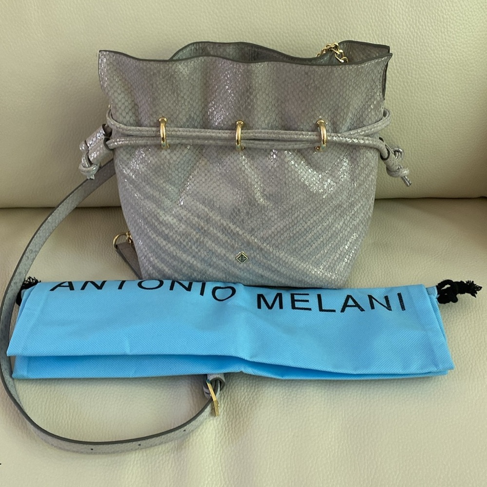 ANTONIO MELANI Soft Quilted Leather Bucket Crossbody Bag Silver - Picture 8 of 10